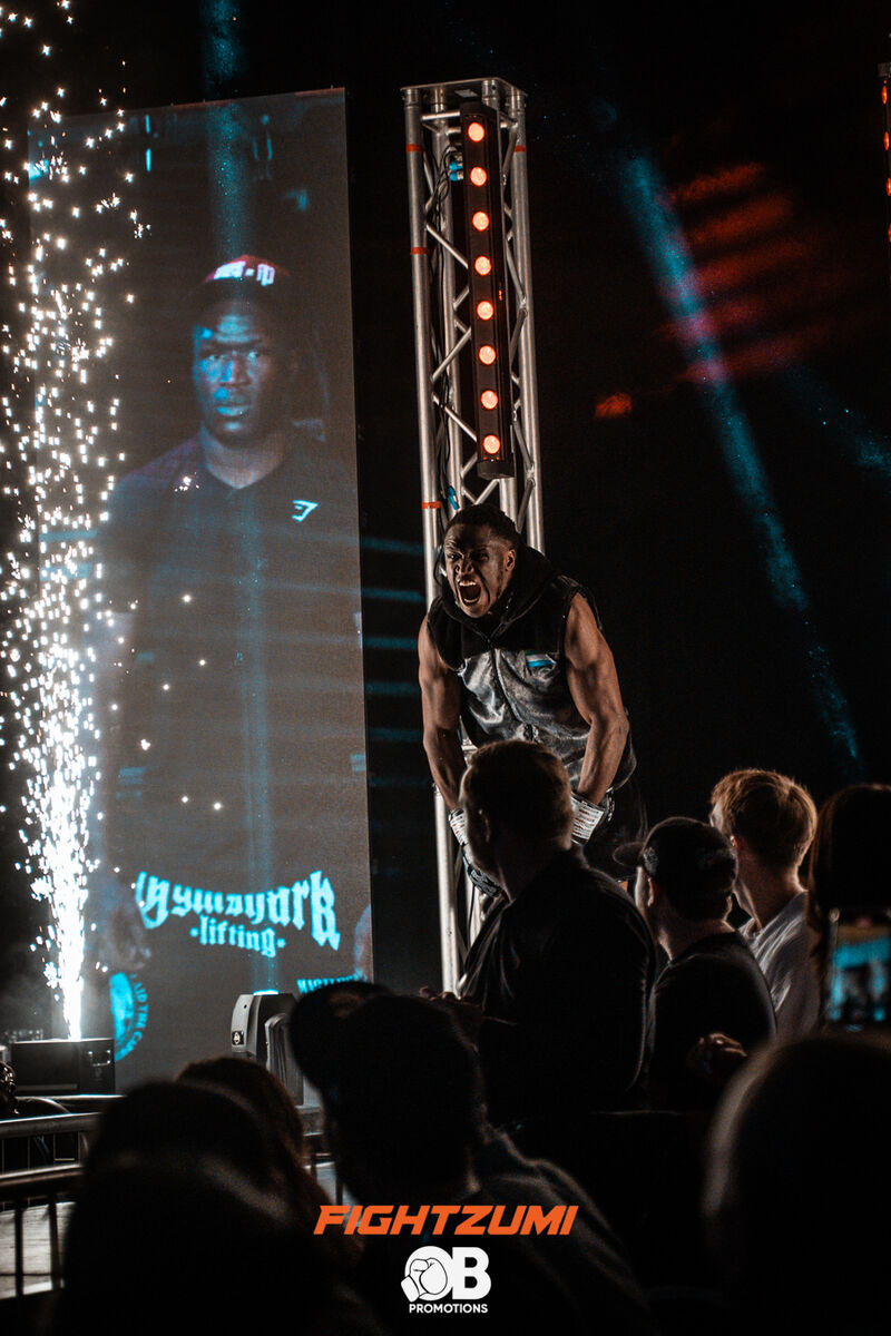 Fightzumi 4.0 fighter entrance with pyro